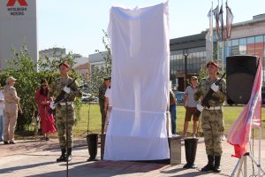 Астраханские патриоты открыли памятник бойцам спецназа и разведки